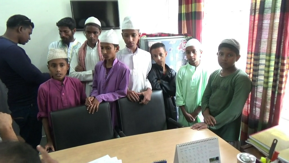 মাদ্রাসার ৭ শিক্ষার্থীকে নিয়ে পালিয়েছে শিক্ষক