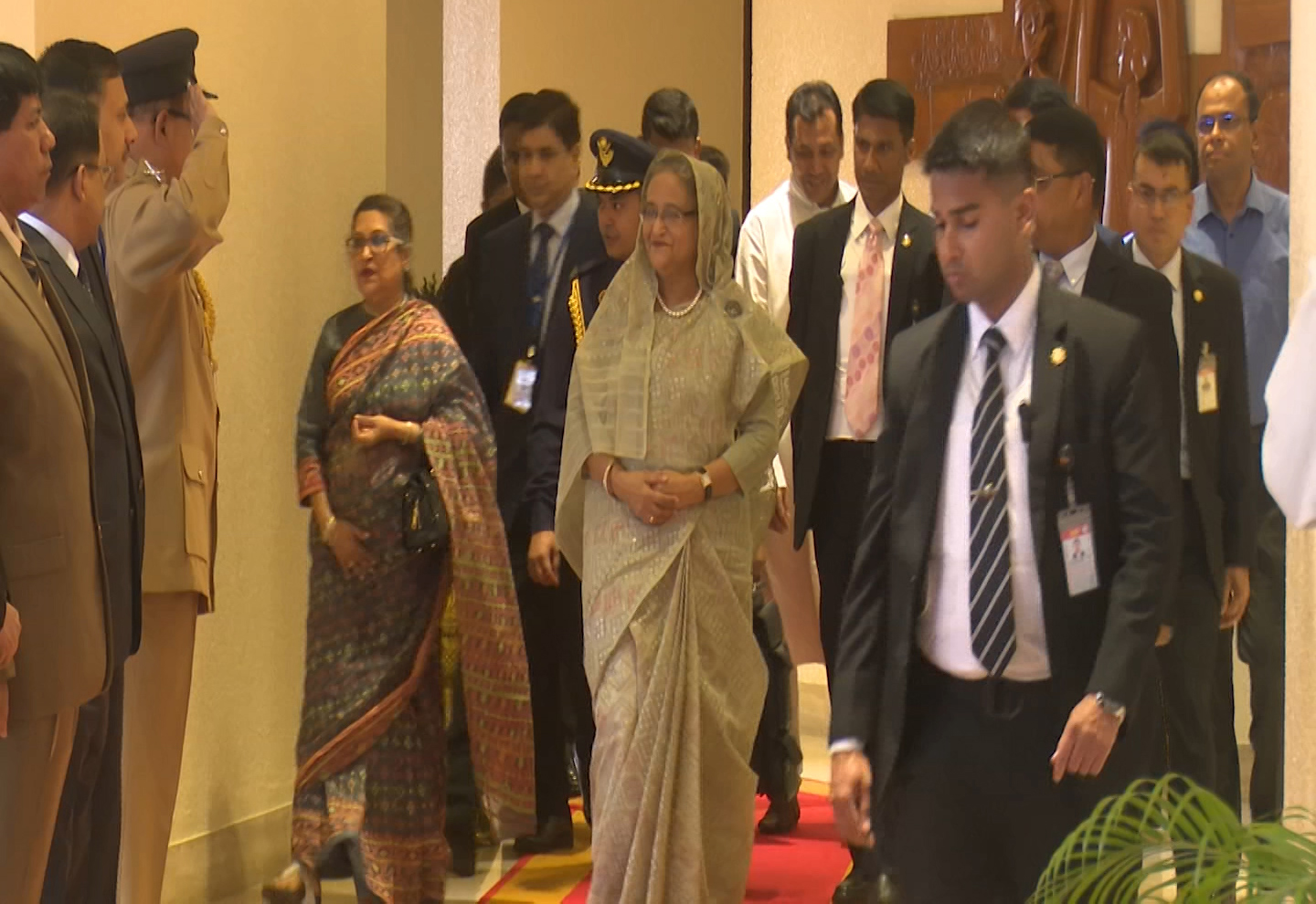 কলকাতায় পৌঁছেছেন প্রধানমন্ত্রী; দুপুরে মোদির সাথে বৈঠক