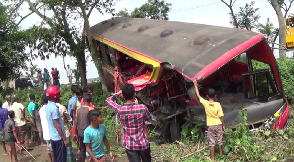 তিন জেলায় সড়ক দুর্ঘটনায় সাতজন নিহত