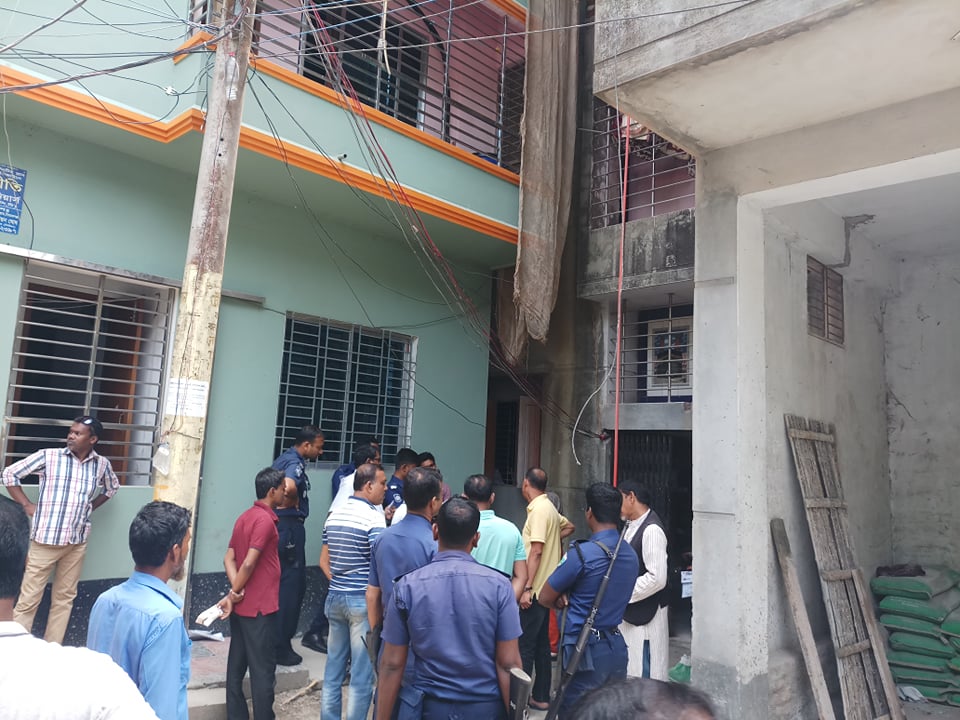 নির্মাণাধীন ভবন থেকে পড়ে এক শ্রমিকের মৃত্যু