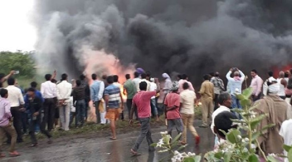 দুর্ঘটনার পর বাসে আগুন লেগে ২৭ যাত্রী নিহত