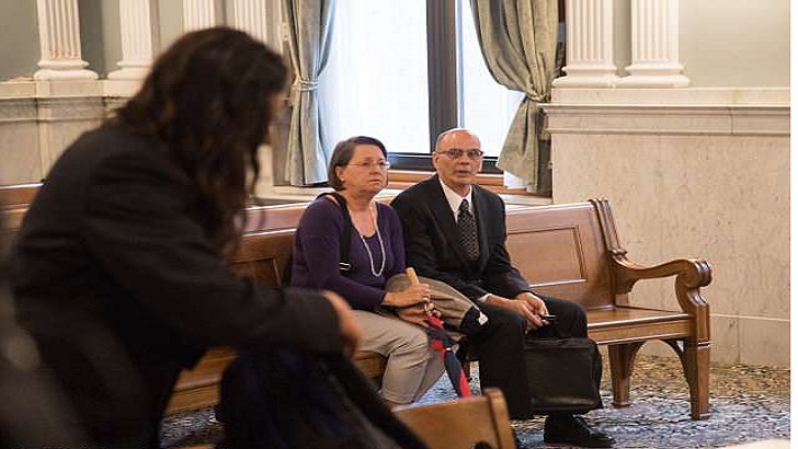 বেকার ছেলে বাড়ি ছাড়ছেন না, আদালতে বাবা-মা