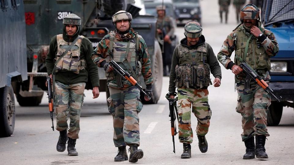 কাশ্মীরে গ্রেনেড হামলা, দুই ভারতীয় আধাসেনা সহ আহত ৪