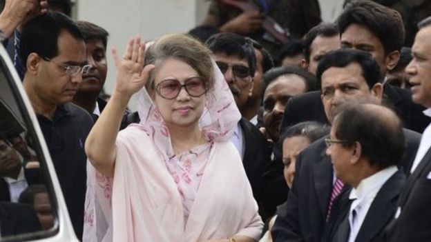 দুই মামলায় খালেদা জিয়ার জামিন স্থগিত