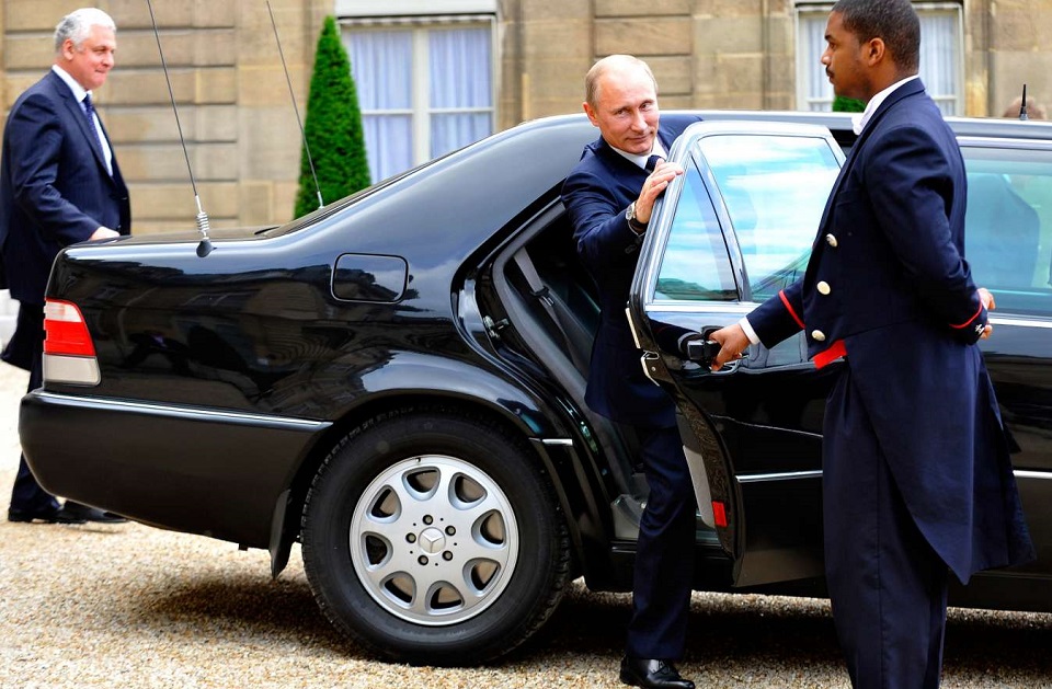 বিদেশি গাড়িতে চড়েন না পুতিন