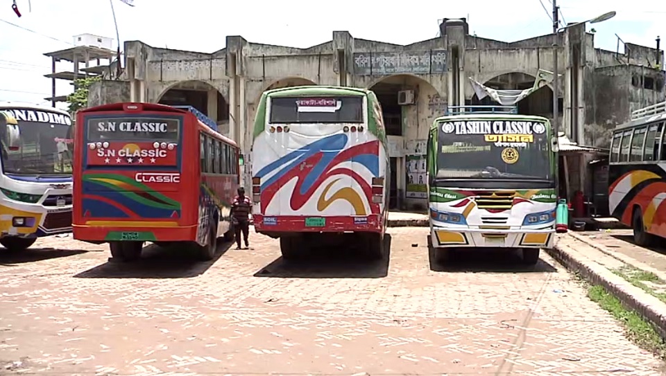 দক্ষিণাঞ্চলের অভ্যন্তরীণ ১৭ রুটে আজও বাস চলাচল বন্ধ, ভোগান্তিতে যাত্রীরা