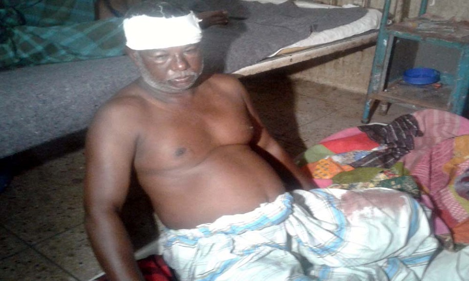 ২ হাজার টাকার জন্য পিতা-পুত্রকে পিটালো দাদন ব্যবসায়ী