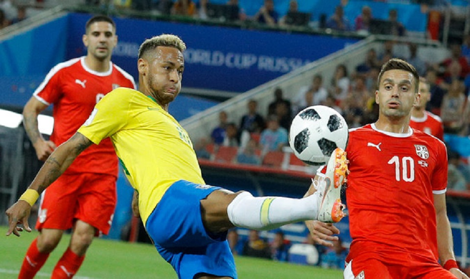 প্রথমার্ধে ১-০ তে এগিয়ে ব্রাজিল