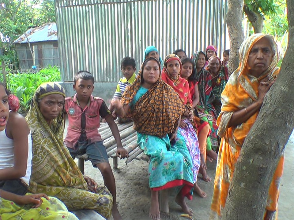 গ্রেফতার আতঙ্কে পুরুষ শূন্য দুই গ্রাম, ঈদের জামাতে ছিলো ৭ জন