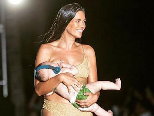 মঞ্চে শিশুকে স্তন্যপান করিয়ে বিতর্কের মুখে মডেল