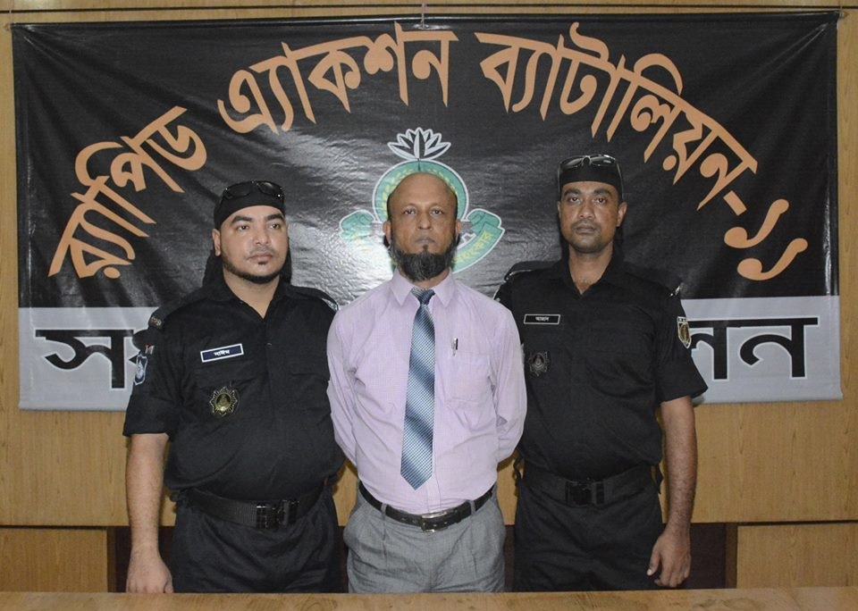 পায়ুপথে ইয়াবা বহন, মাদ্রাসা শিক্ষক আটক