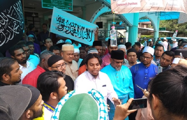 জাকির নায়েকের সমর্থনে মালয়েশিয়ায় মুসল্লিদের মিছিল