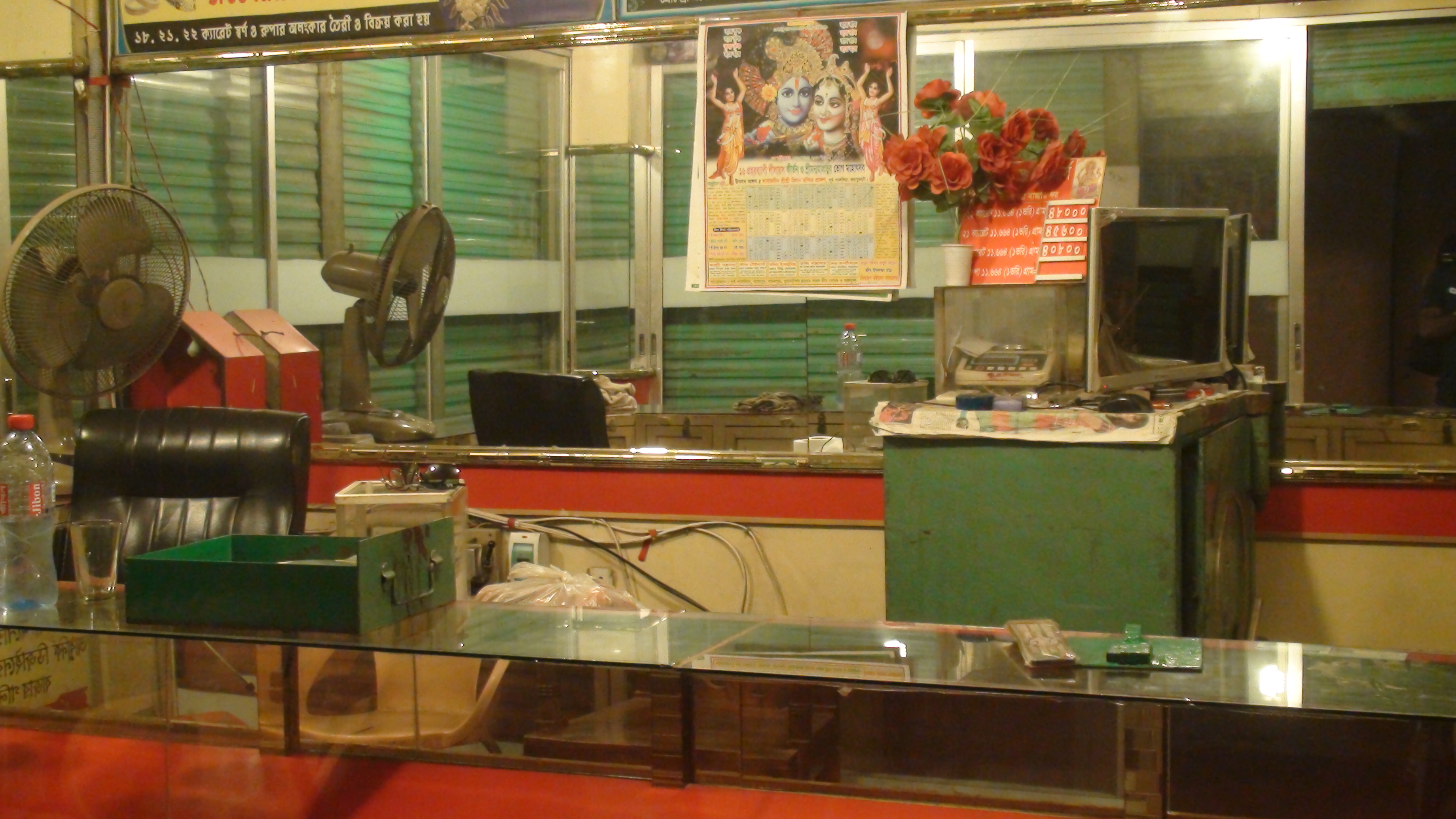 জয়পুরহাটে স্বর্ণের দোকানে চুরি, ৫০ ভরি গহনা লুট