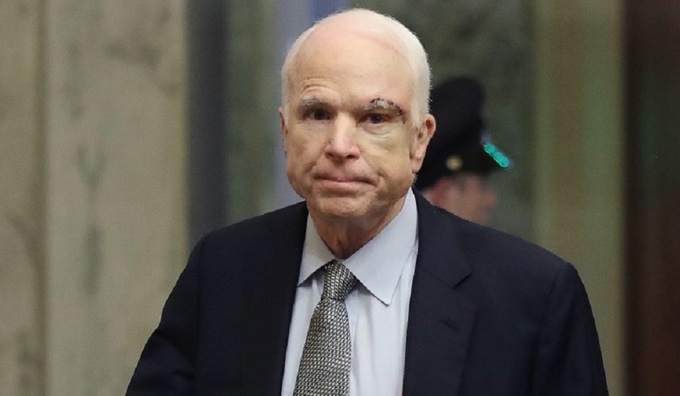 মার্কিন রাজনীতিবিদ জন ম্যাককেইন মারা গেছেন