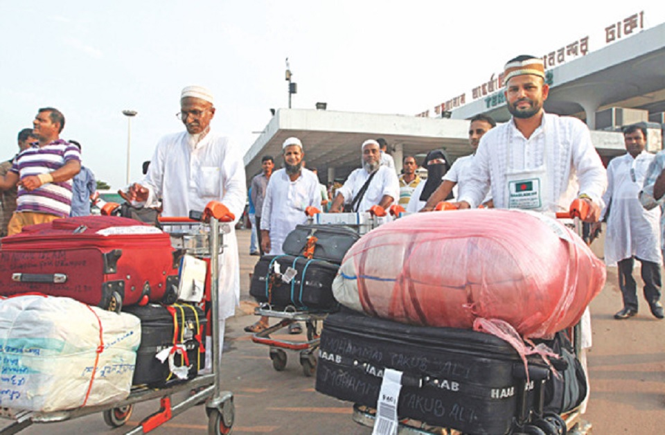 বিমানের প্রথম ফিরতি হজ ফ্লাইট ঢাকায় পৌঁছেছে