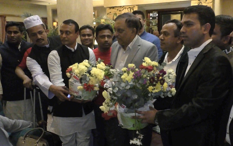 দক্ষিণ আফ্রিকায় স্বরাষ্ট্রমন্ত্রীকে অভ্যর্থনা নিয়ে হাতাহাতি