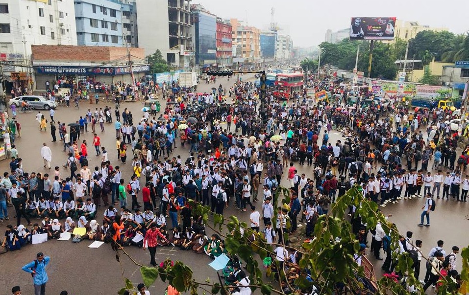 আজও রাস্তায় শিক্ষার্থীরা