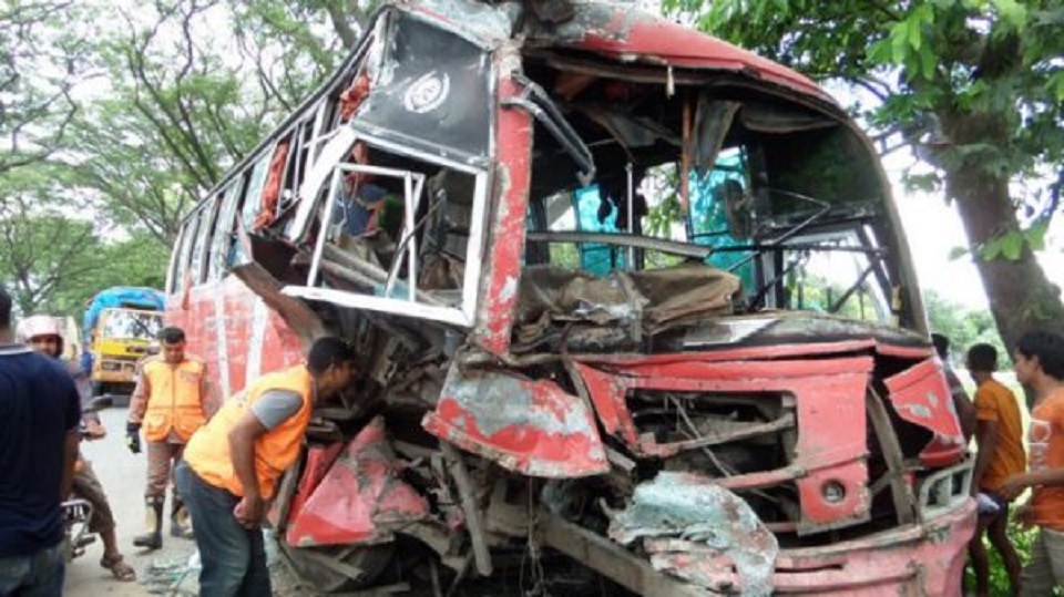 ধামরাইয়ে দুই বাসের মুখোমুখি সংঘর্ষে নিহত বেড়ে ৫