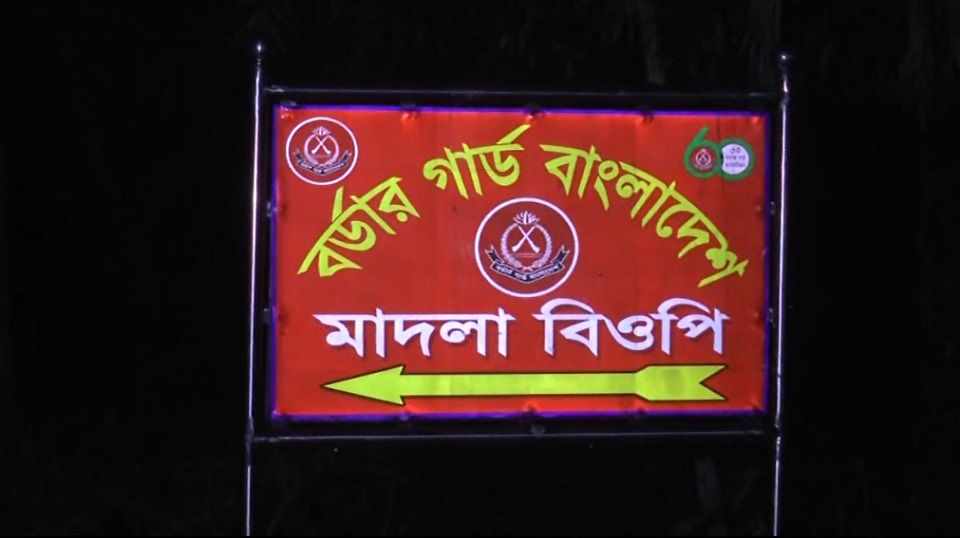 কসবা সীমান্তে বিএসএফ এর হামলা, আহত ১০