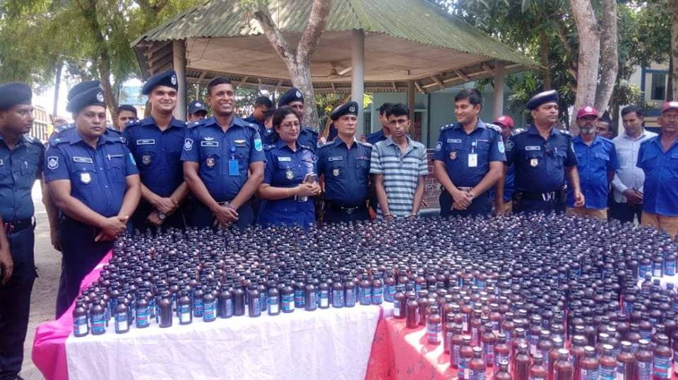 পাংশায় ১১’শ বোতল ফেনসিডিলসহ ট্রাক চালক আটক