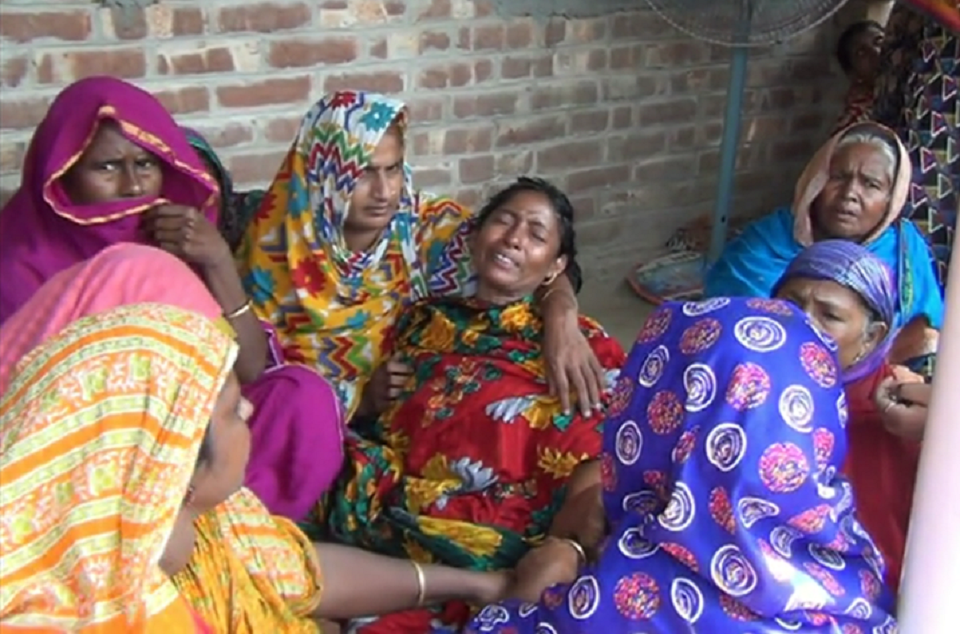 নাটোরে স্ত্রীকে কুপিয়ে হত্যায় স্বামী ও শ্বশুর গ্রেফতার