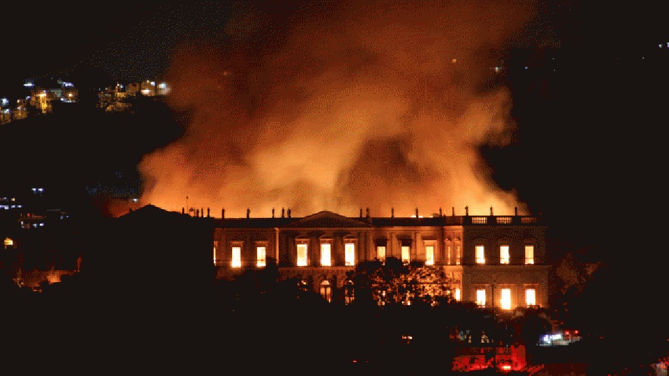 ভয়াবহ অগ্নিকাণ্ডে ভস্ম ব্রাজিলের জাতীয় জাদুঘর
