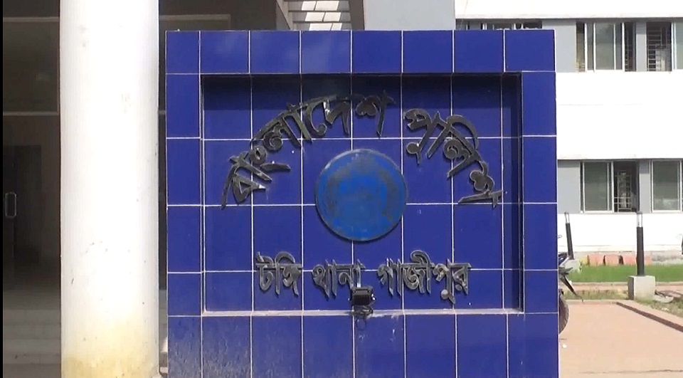 টঙ্গীতে চারতলা ভবনের ছাদ থেকে পড়ে শ্রমিক নিহত