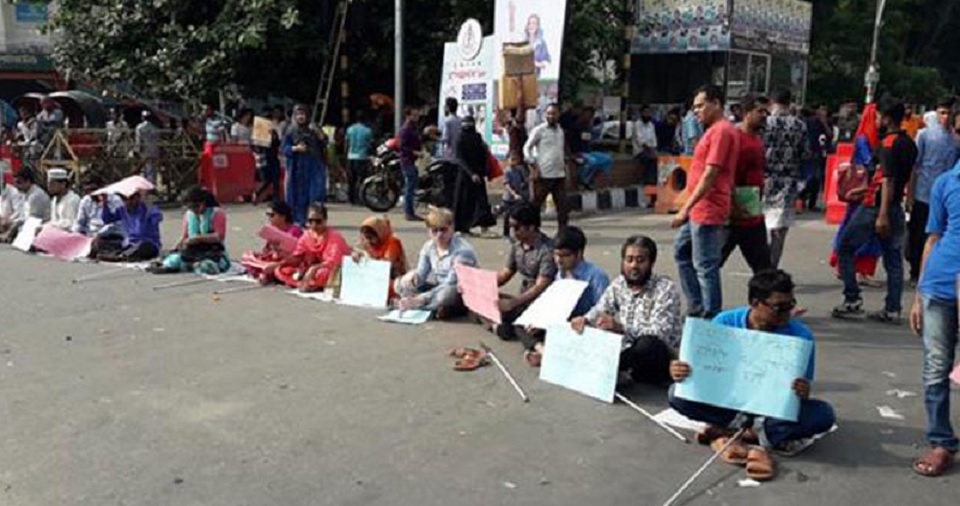 ৫ শতাংশ কোটার দাবিতে শাহবাগে প্রতিবন্ধী শিক্ষার্থীরা