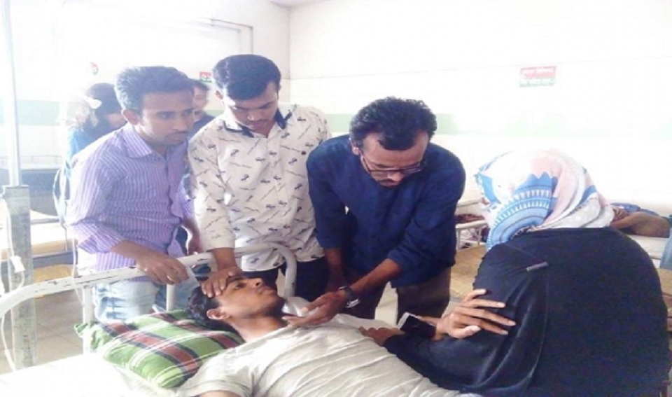 অনশনে অসুস্থ আখতার, ঢামেকে ভর্তি