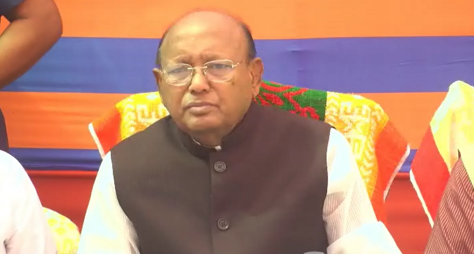 ব্যারিস্টার মঈনুলকে প্রকাশ্যে ক্ষমা চাইতে বললেন বাণিজ্যমন্ত্রী