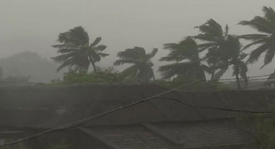 তিতলির আঘাতে ভারতে প্রাণ গেছে ৯ জনের