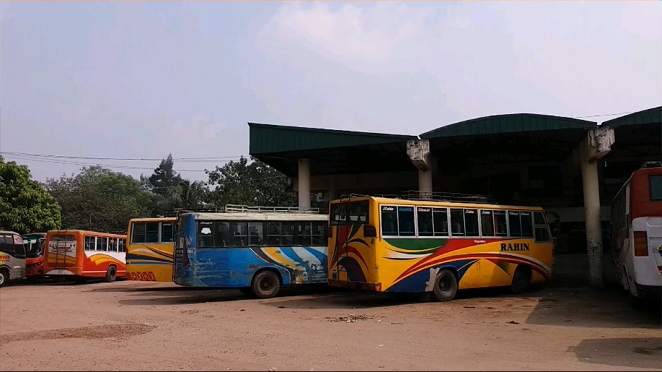 ৩য় দিনের মতো মাগুরায় বাস চলাচল বন্ধ, যাত্রীদের চরম ভোগান্তি