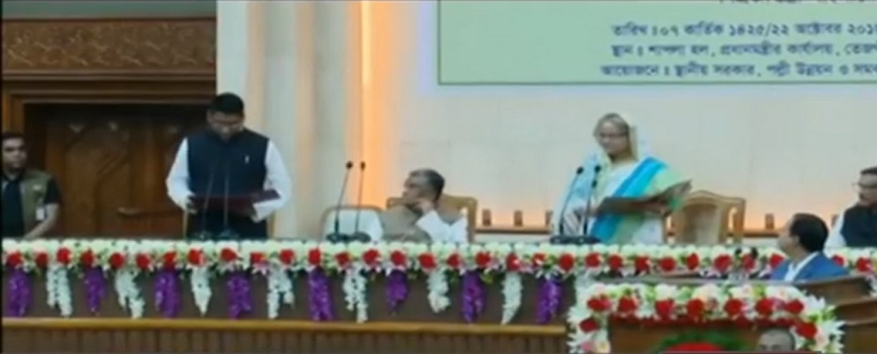 শপথ নিলেন বরিশাল সিটি করপোরেশনের মেয়র ও কাউন্সিলররা