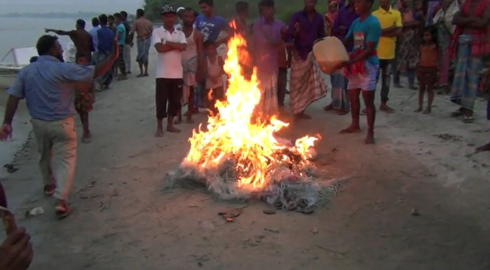শরীয়তপুরে ৬২ জেলেকে আটক