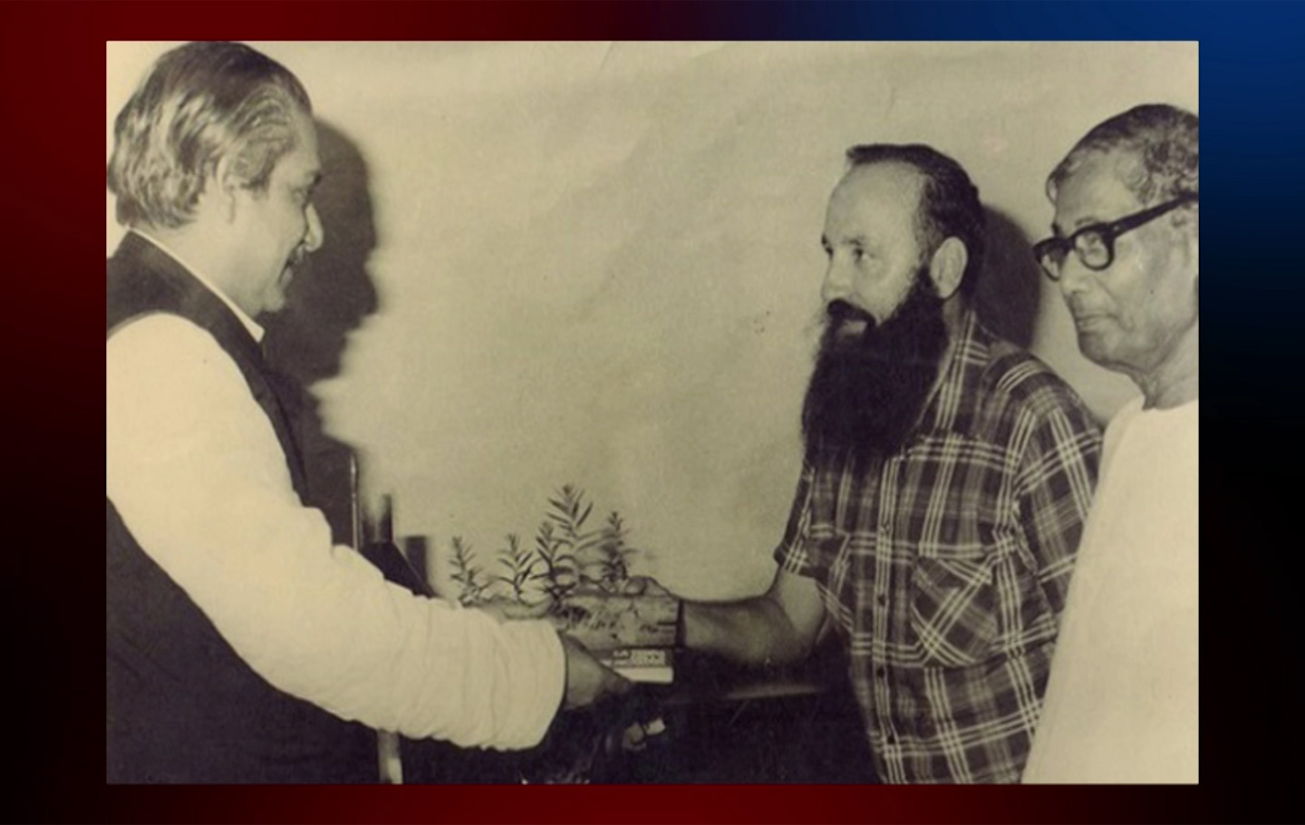 মোংলায় পৌঁছেছে ফাদার রিগনের মরদেহ