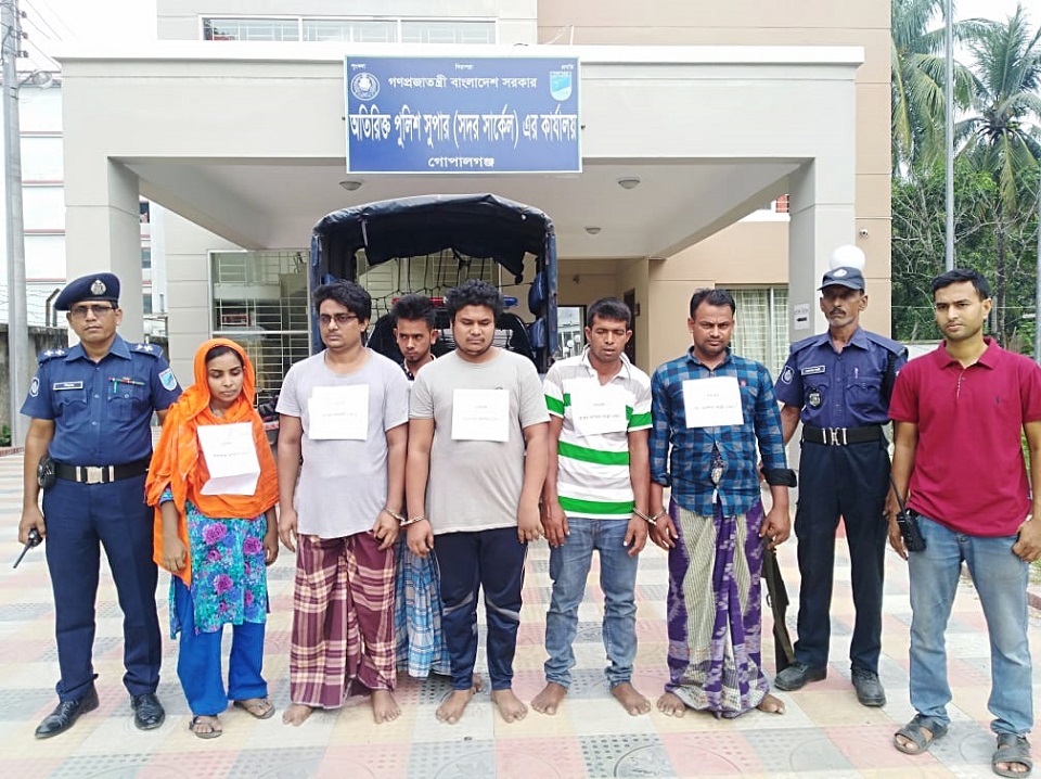 প্রবাসী নারীর সাথে বিয়ে দেয়ার কথা বলে প্রতারণা, গ্রেফতার ৬