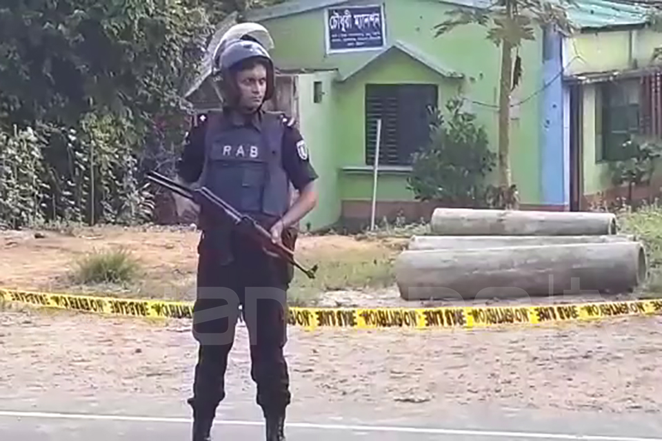 মীরসরাইয়ে জঙ্গি আস্তানায় র্যাবের অভিযান; ২ জনের লাশ উদ্ধার