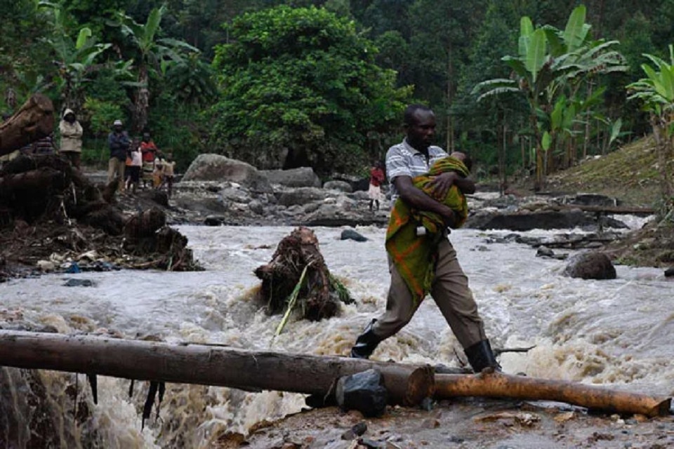 উগান্ডায় ভূমিধসে মৃতের সংখ্যা বেড়ে দাঁড়িয়েছে ৪১ জনে