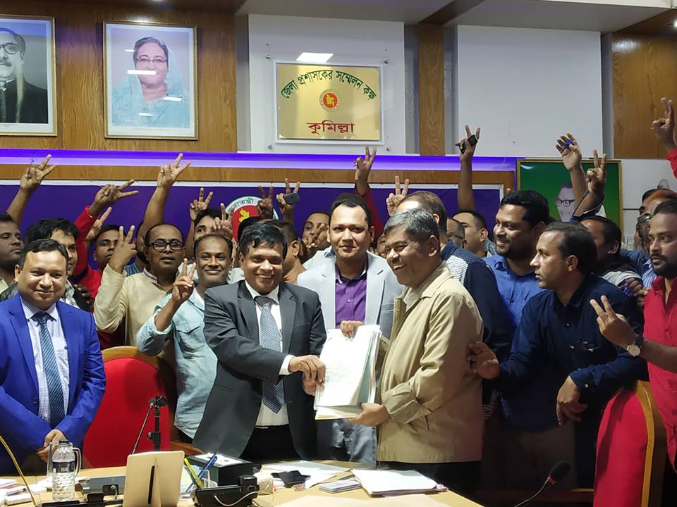 মনোনয়ন পত্র জমা দিলেন শওকত মাহমুদ