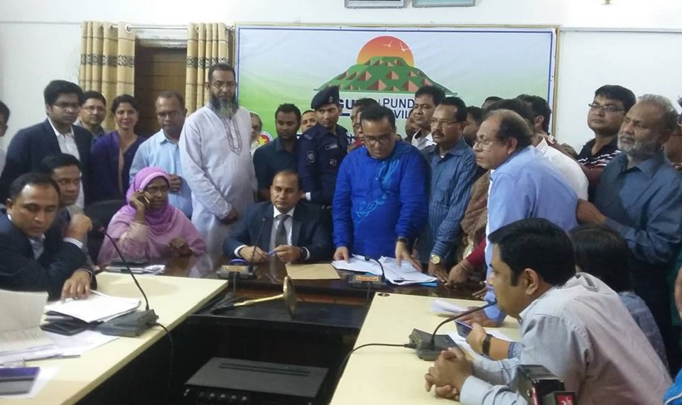 খালেদা জিয়ার বিকল্প প্রার্থী হিসেবে মির্জা ফখরুলের মনোনয়ন পত্র জমা