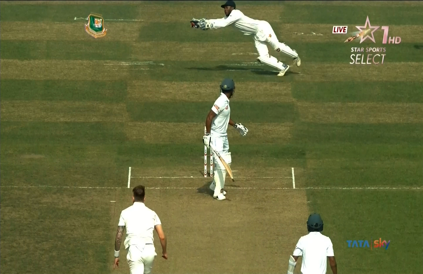 টস জিতে ব্যাটিংয়ে বাংলাদেশ; মিঠুন-খালেদের অভিষেক