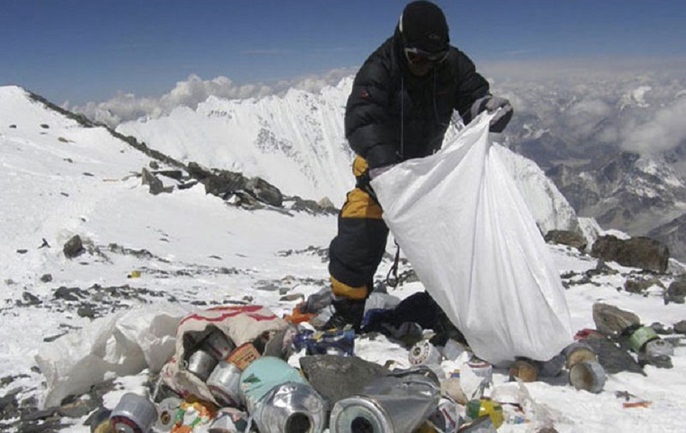 পরিবেশের ভারসাম্য রক্ষায় বড় চিন্তার কারণ হয়ে উঠেছে প্লাস্টিক বর্জ্য
