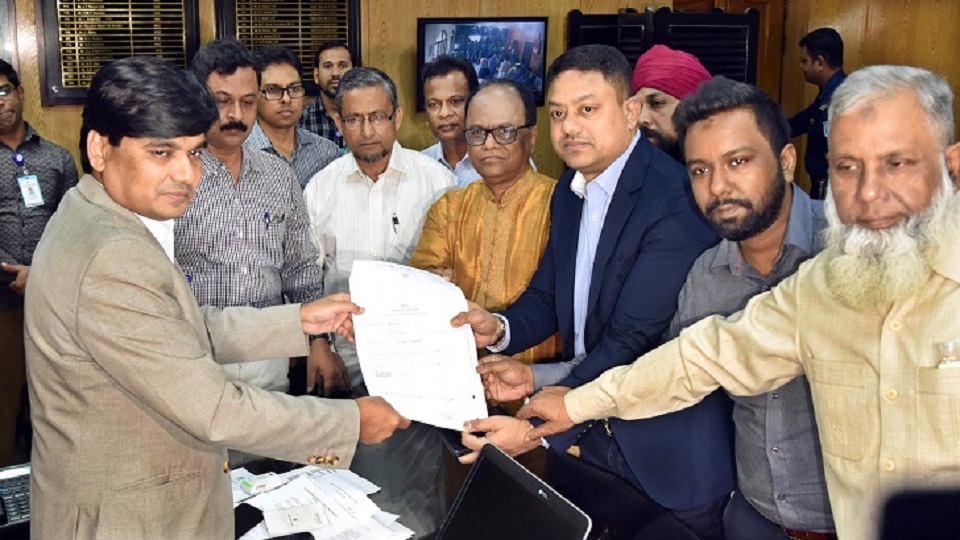 ঢাকা-১ আসনে মনোনয়নপত্র জমা দিয়েছেন অ্যাডভোকেট সালমা ইসলাম