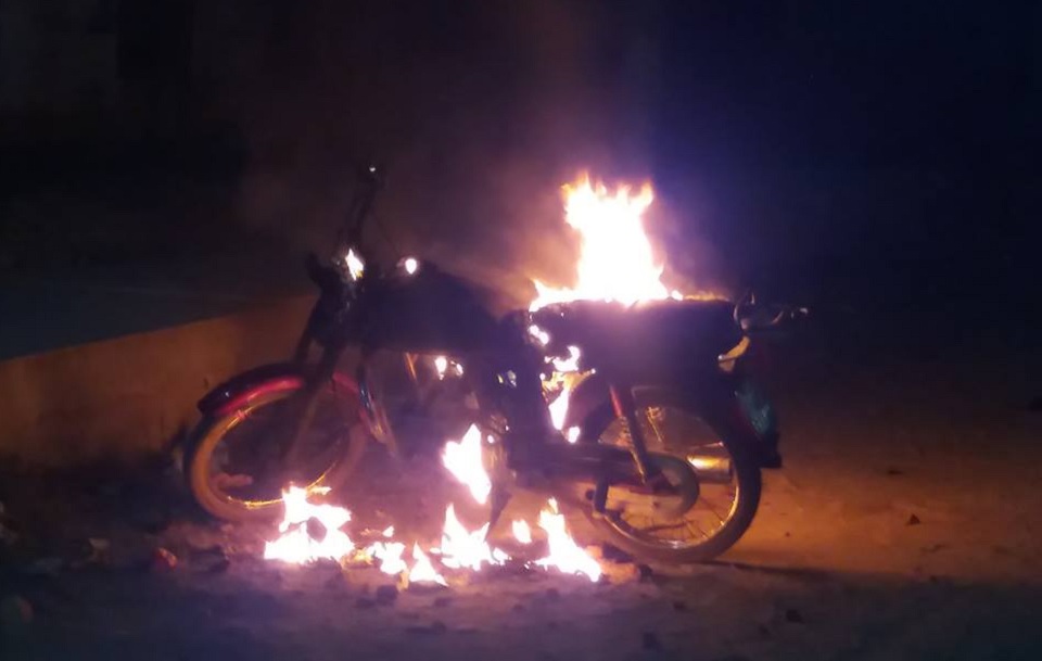 নাটোরে জেলা বিএনপি’র কার্যালয়ে ইট-পাটকেল নিক্ষেপ, অগ্নিসংযোগ