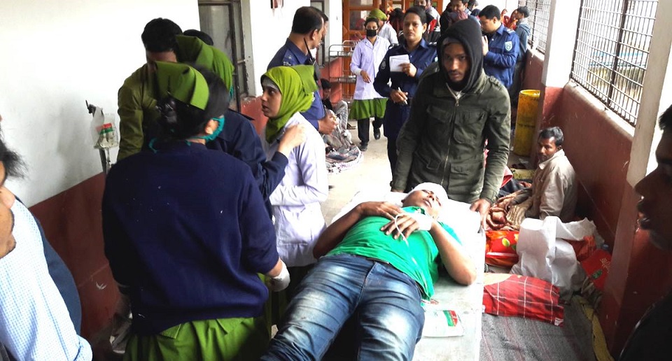 ঠাকুরগাঁওয়ে বিআরটিসি বাস-ট্রাকের সংঘর্ষে নিহত ১