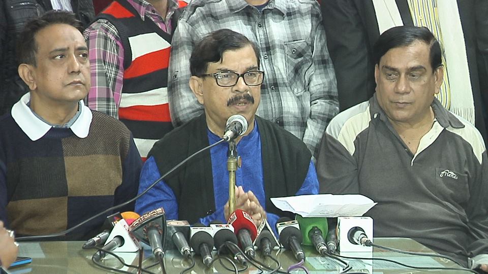 নির্বাচনের আগেই সরকার অন্তত ৩৫ আসন বিনাভোটে নিশ্চিত করতে চায় : মান্না