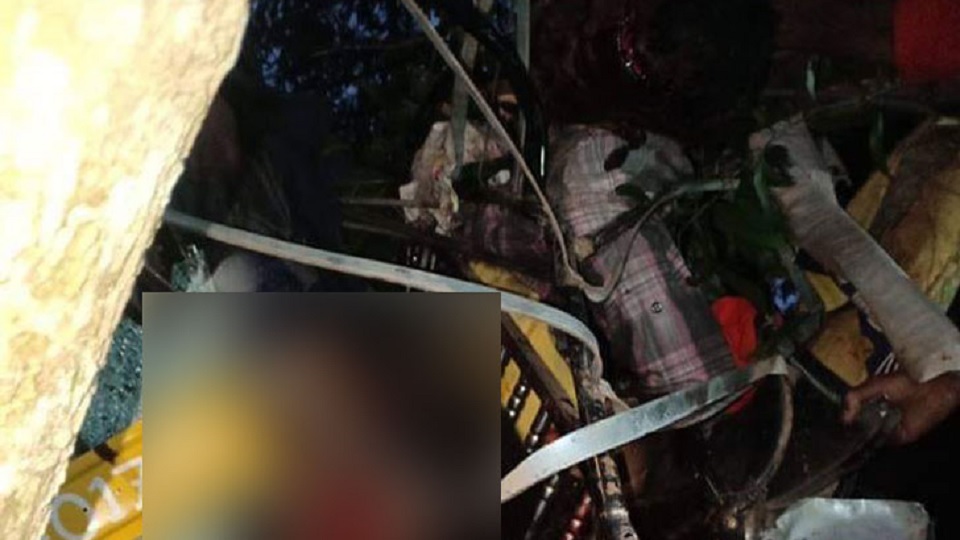 গোপালগঞ্জে সড়ক দুর্ঘটনায় নিহত ১১ জনের লাশ হস্তান্তর