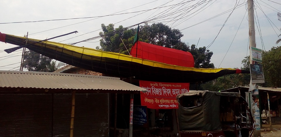 ৪২ হাত লম্বা নৌকা বানালেন আওয়ামী লীগ সমর্থক