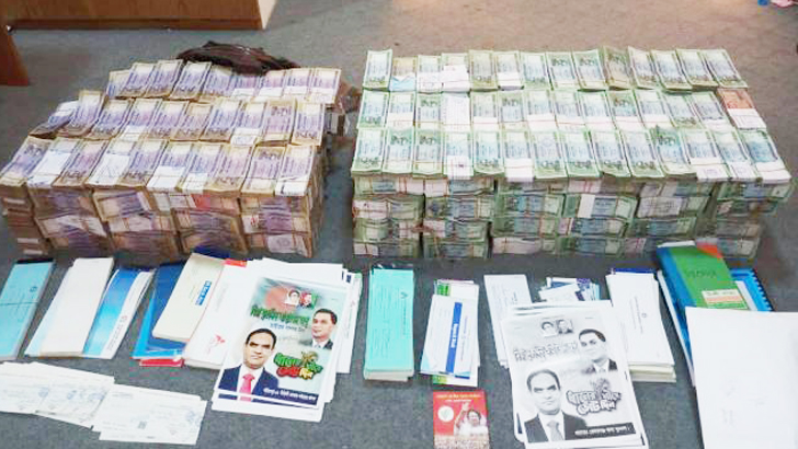 ভোটের মাঠে কোটি টাকা, আটক ৩