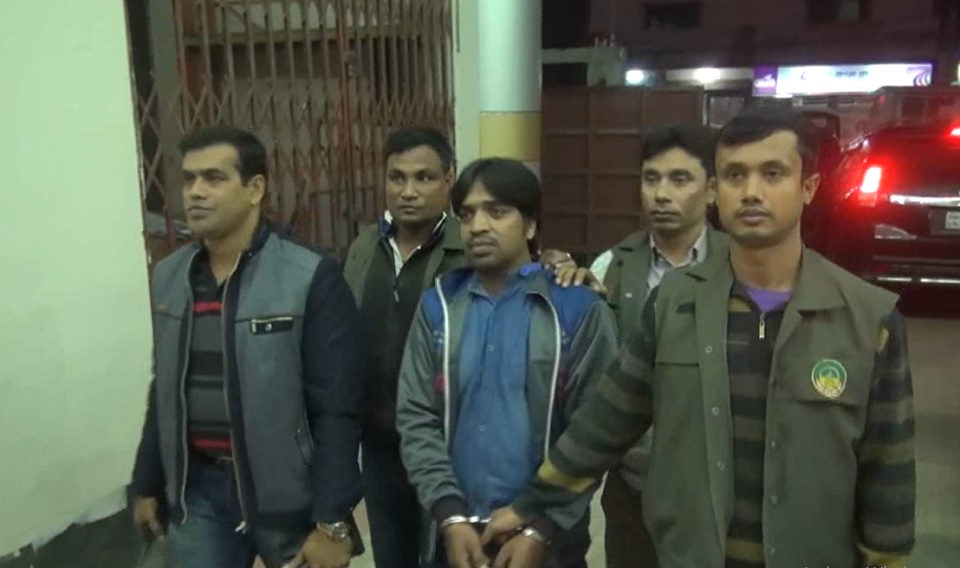 ভুয়া মেয়র আটক!